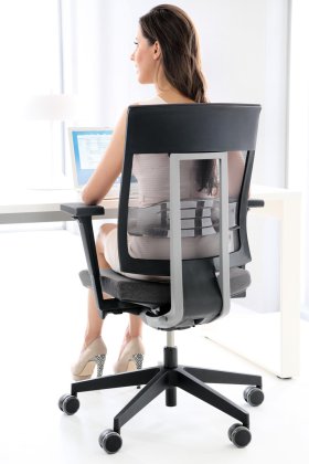 ergonomiczny fotel do biura